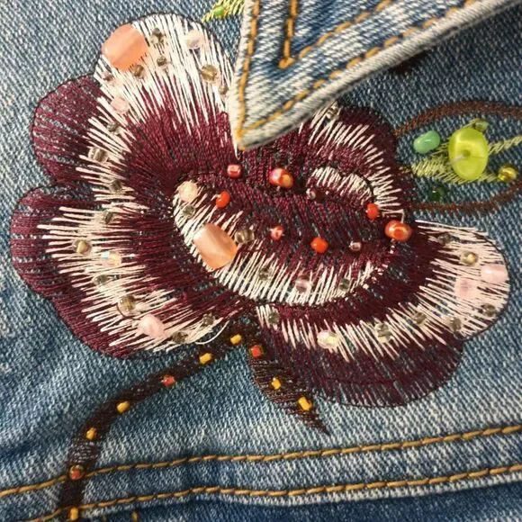 Very Vera Cropped Embroidered Jean Jacket Size Large Petite - Picture 6 of 8